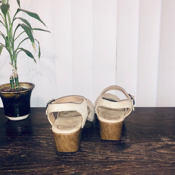 Floral closed toe Sam sandal - Picture 4 of 4